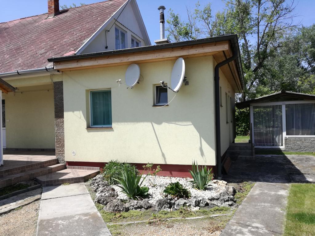 Appartement Margaréta Apartmanház à Balatonboglár Extérieur photo