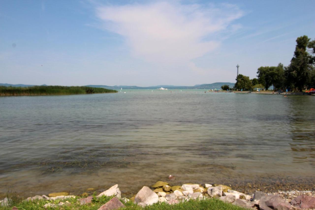 Appartement Margaréta Apartmanház à Balatonboglár Extérieur photo